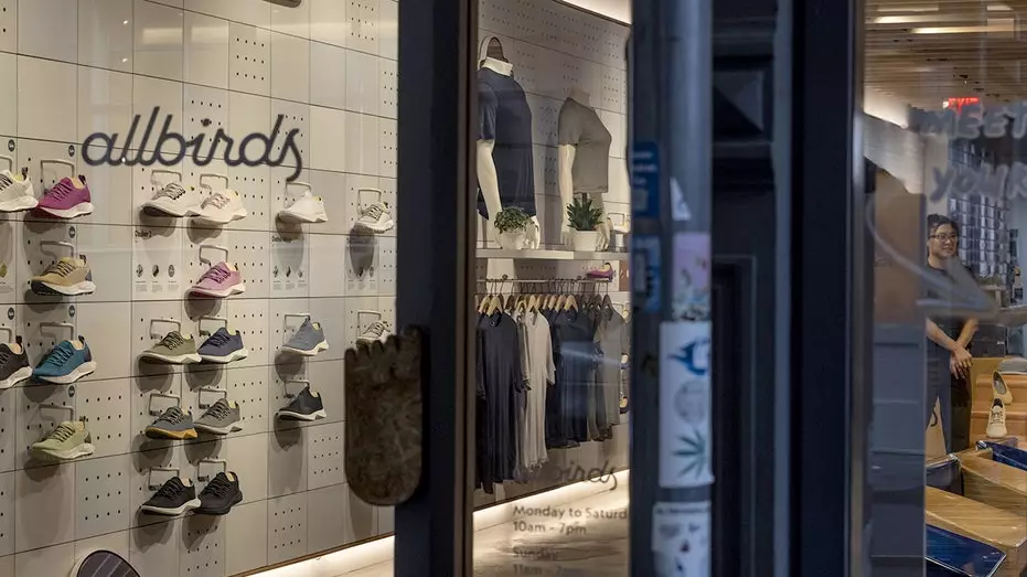 Allbirds отказывается от производства кроссовок и переосмысливает себя как компания по созданию инфраструктуры для ИИ.