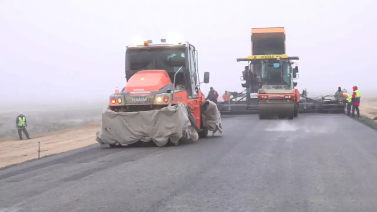 В Казахстане улучшают дороги к популярным туристическим местам