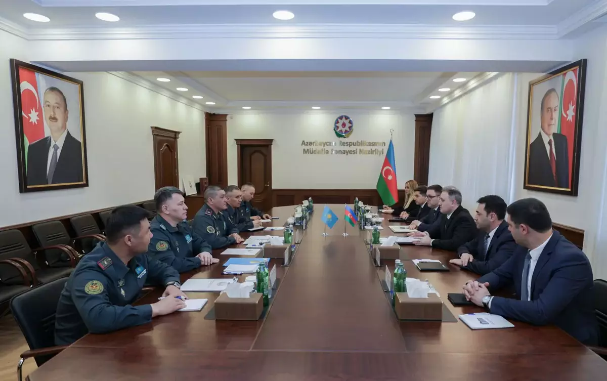 Казахстан и Азербайджан обсудили развитие сотрудничества в оборонной промышленности.