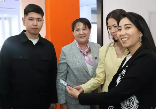 Делегация Казахстана изучает омский опыт профориентации молодежи.