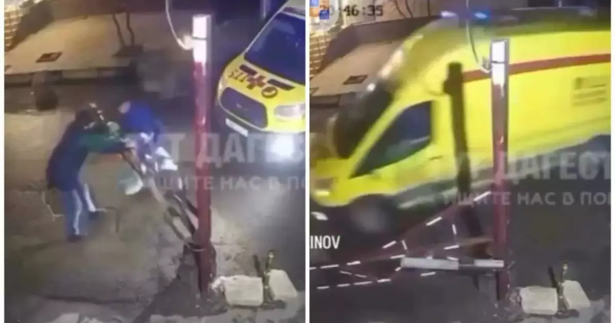  Шақыртуға келген жедел жәрдем үйдің ауласына кіре алмай, шлагбаумды сындырған (ВИДЕО) 