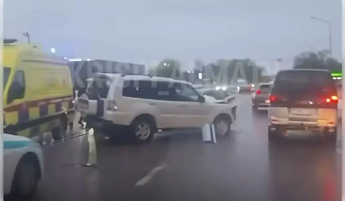 Алматы облысында бес көлік соқтығысып қалды