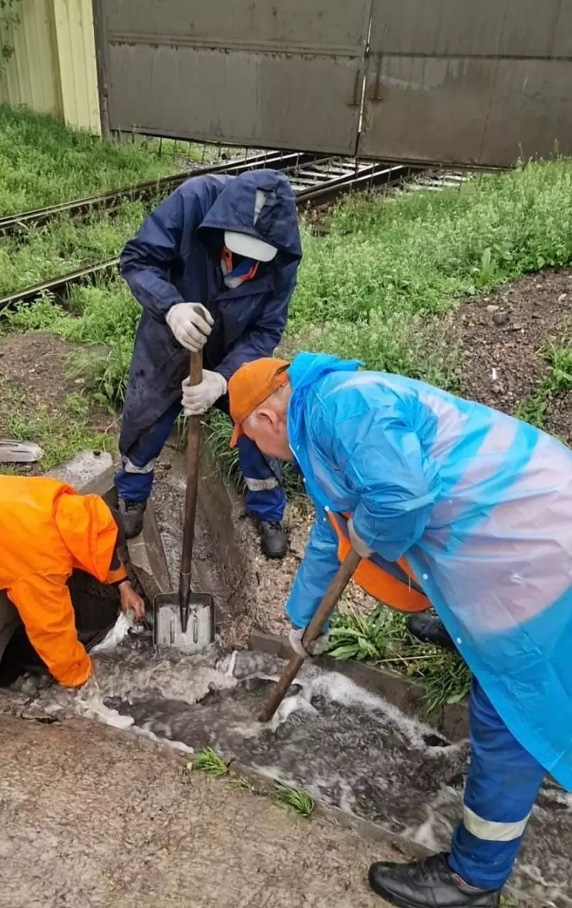 Алматыда толассыз жауын-шашынға байланысты қызмет тәулік бойы жұмыс істеп жатыр