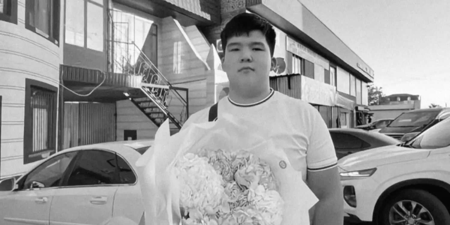 "Інімді ұрып өлтіргендер 1,6 жылға сотталды": 19 жастағы Еркебұланның өліміне қатысты туыстары дабыл қақты