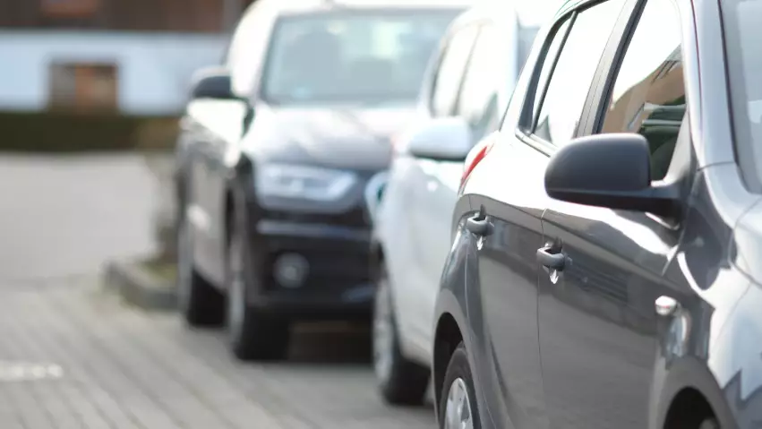 В Казахстане заявили о дефиците парковок в жилых домах