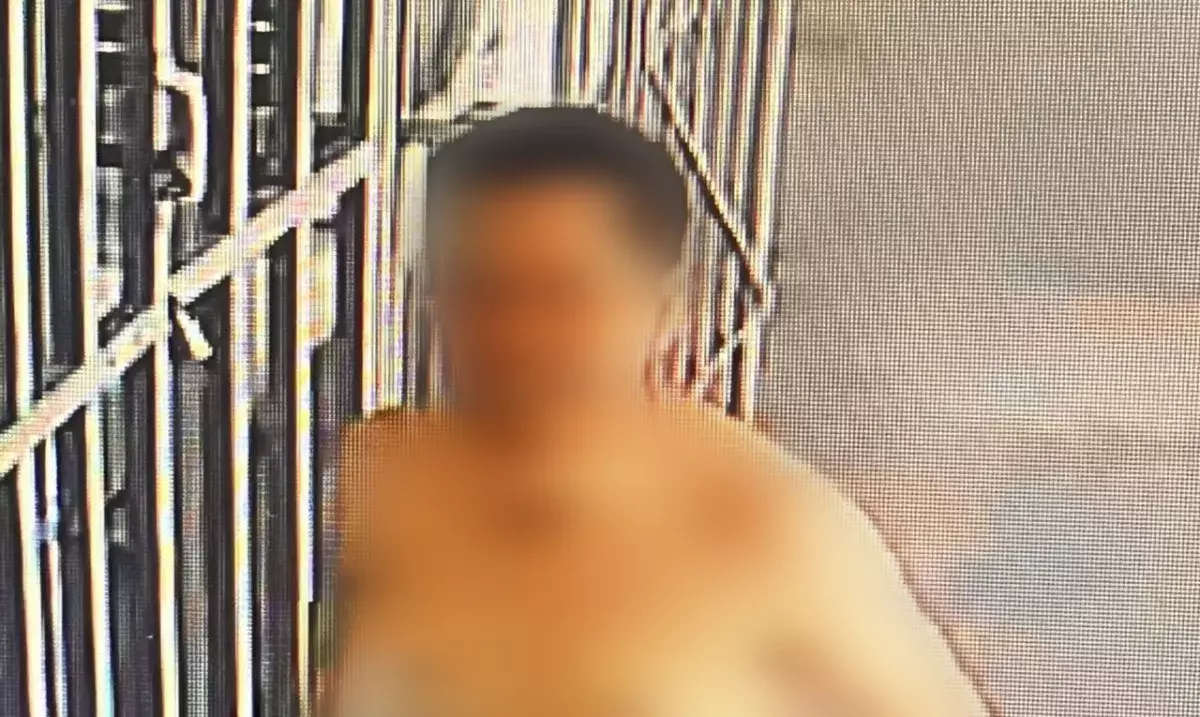 Голый кыргызстанец гонялся за детьми