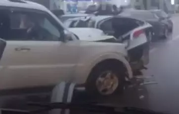 Алматыда бір мезетте бес көлік соқтығысқан