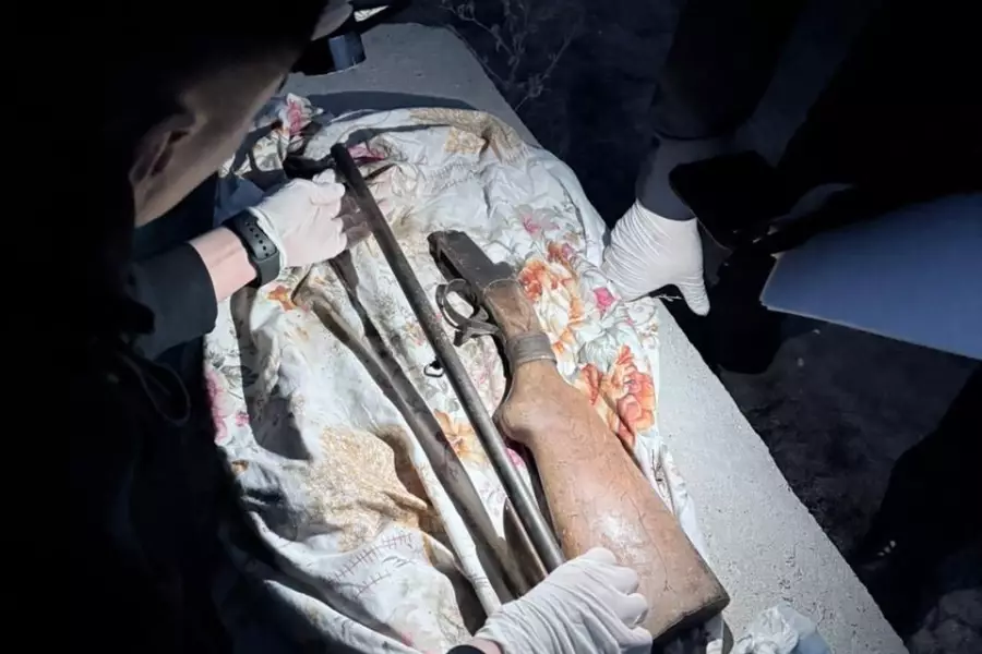 Атырауда қабірден қару-жарақ табылды