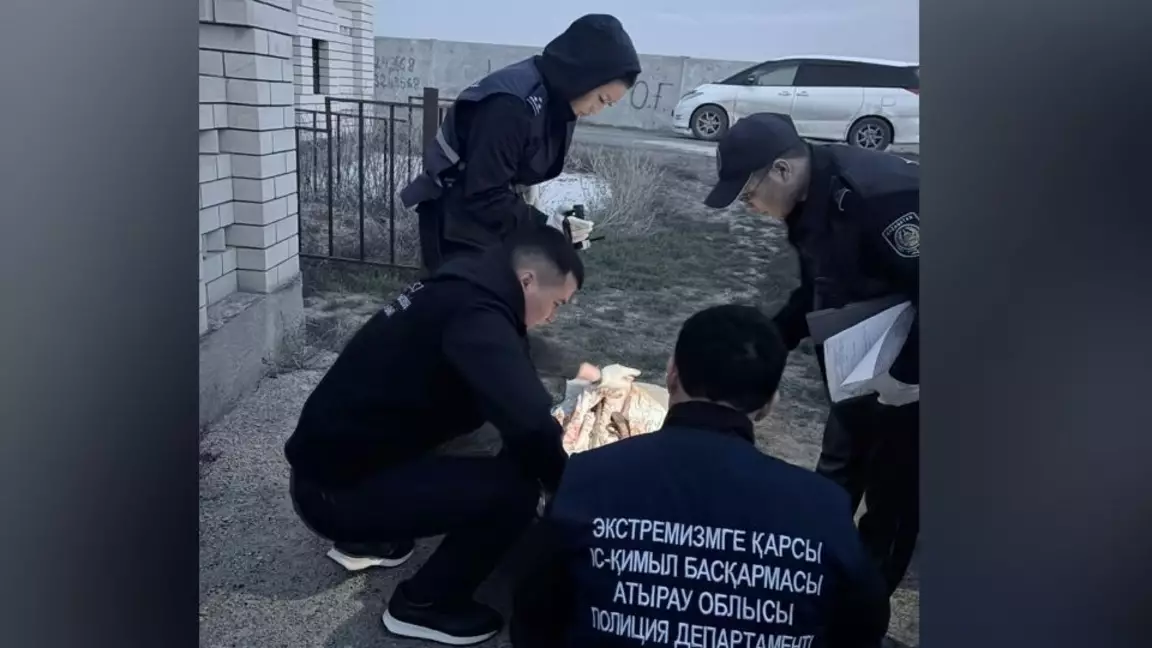 Атырау облысында зираттан қару табылды