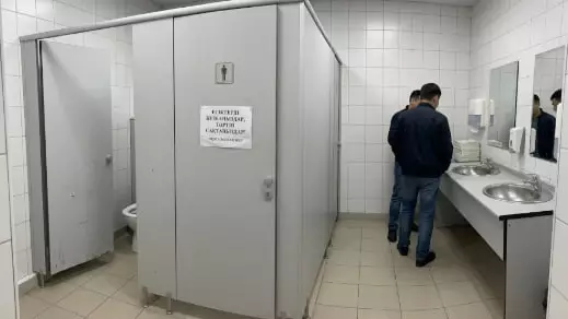 Әжетханадағы атышулы оқиға: Оралдық тұрғындар «ұятсыздыққа» төзе алмады (ВИДЕО)