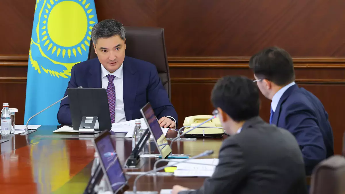 Олжас Бектенов «Деректерді өңдеу орталықтары алқабы» жобасы бойынша кеңес өткізді
