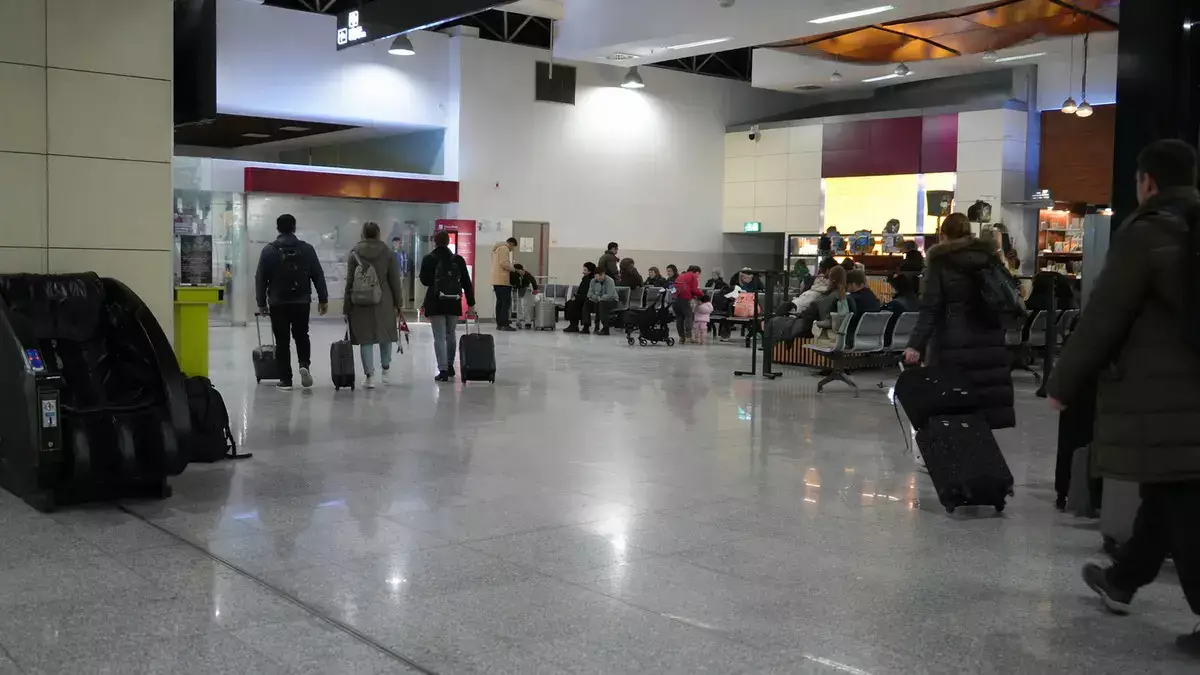 Пассажирку рейса Актау – Алматы сняли с рейса за пьяный дебош - новости на Lada.kz 17.04.2026