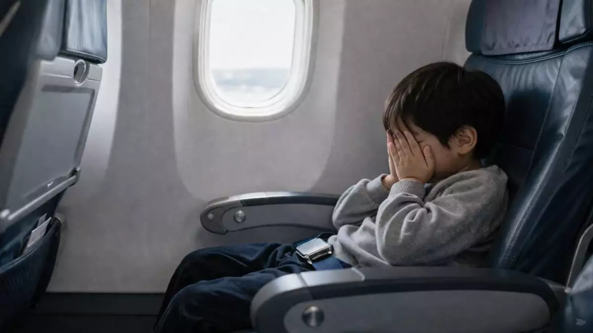 "Күтіп алған адамның жеке басын тексермеген": Қазақстандық Air Astana-ны жалғыз ұшқан 7 жасар ұлына салғырт қарады деп айыптады