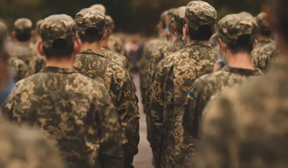 173 мың теңгеге дейін айыппұл: Әскерден жалтаруға көмектескендерге қандай жаза қарастырылған