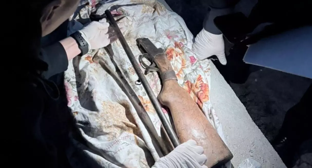 Атырауда зираттан қару мен оқ-дәрілер табылды