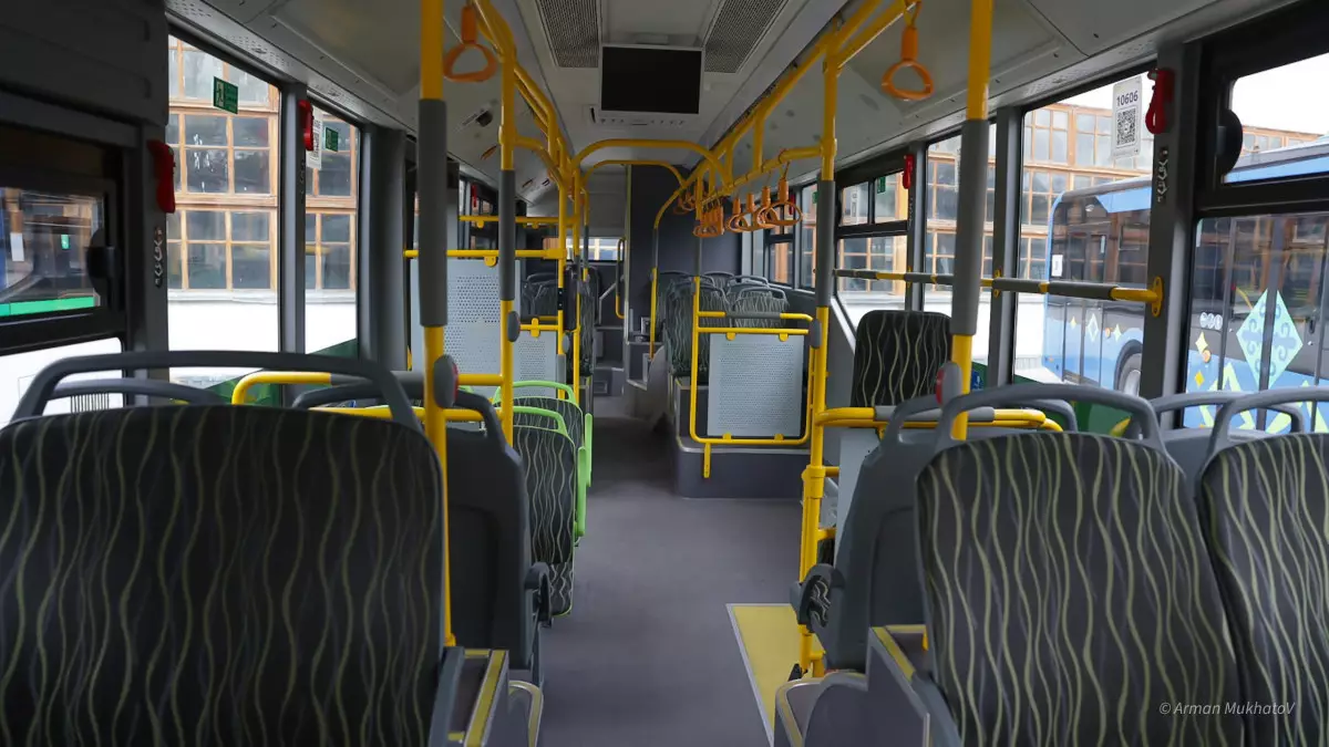 Автобустың есігін сындырған: Қостанайда «ашулы» жолаушы жауапқа тартылды