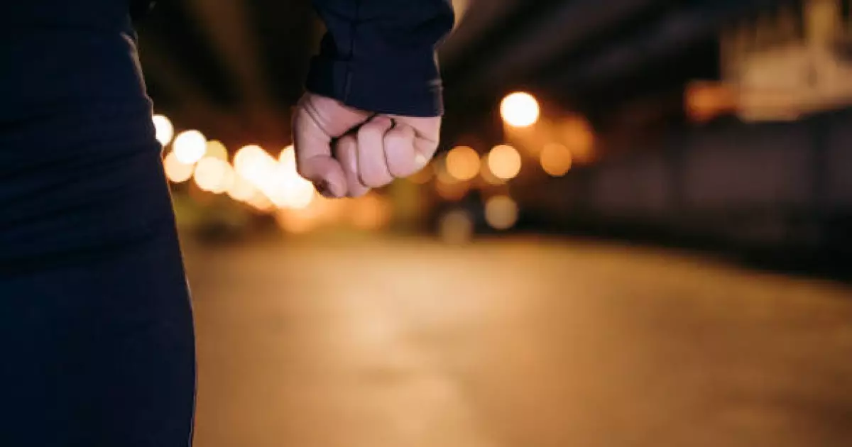   Оралда дәретханаға кіріп, есігін ішінен құлыптап алған екі ер адамды аямай ұрып тастады   