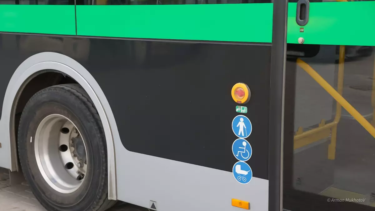 В Алматы столкнулись два автобуса: есть пострадавшие