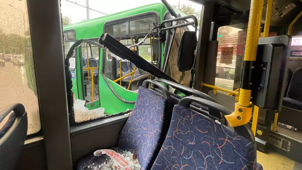 Алматыда екі автобус жол апатына түсті: Зардап шеккендер бар