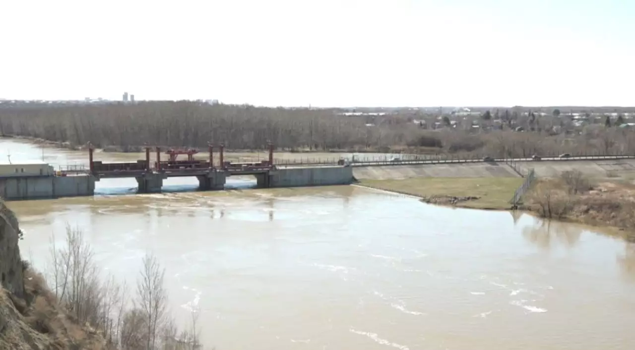 Петропавлда Есіл өзені көтеріліп қауіпті межеден асты
