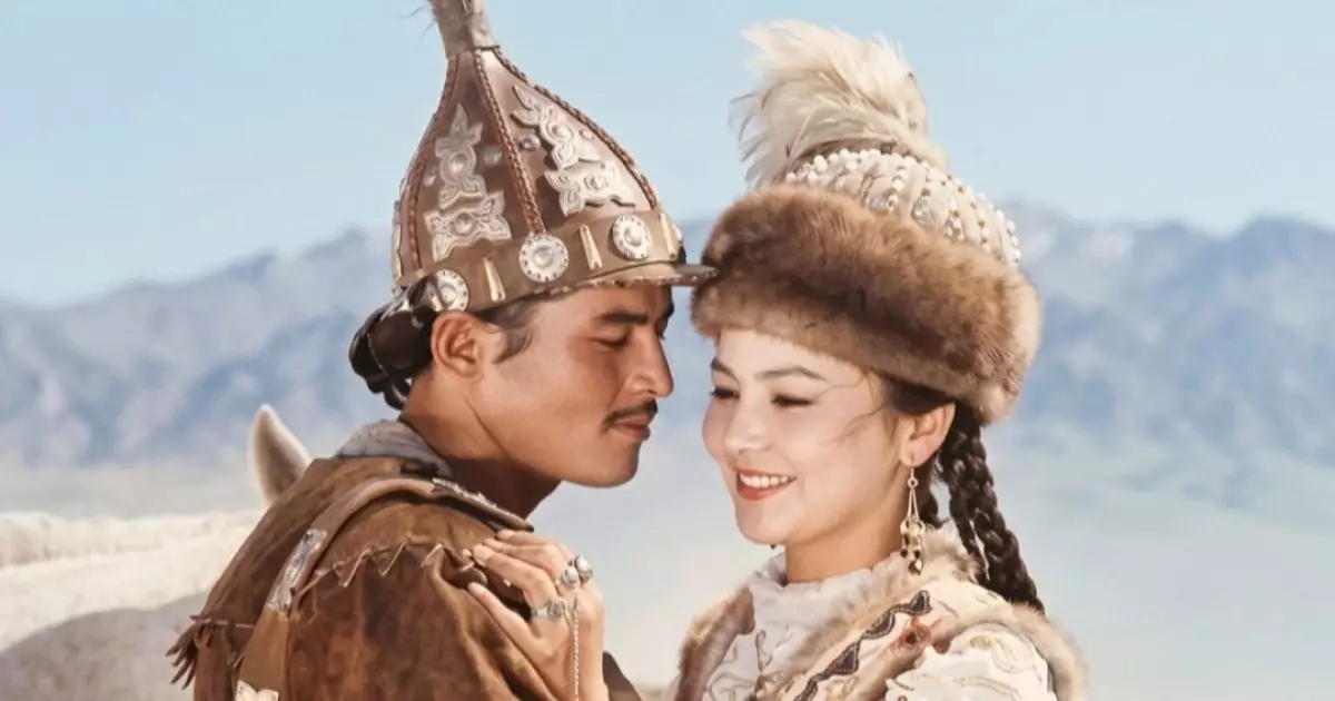  `Қыз Жібек` фильмінде Өтекешова киген қамзолды Баян Алагөзова қалай алған? 