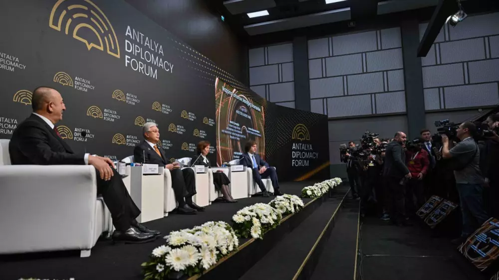 Делает все возможное как мировой лидер, знающий систему – Чавушоглу о Токаеве