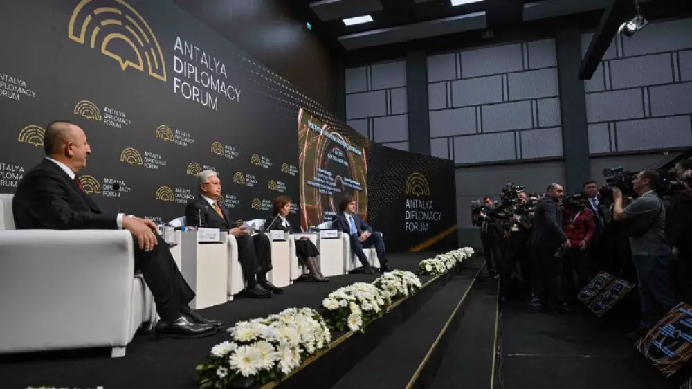 “Халықаралық жүйені өте жақсы білетін әлемдік көшбасшылардың бірі“ - Чавушоғлы Тоқаев туралы