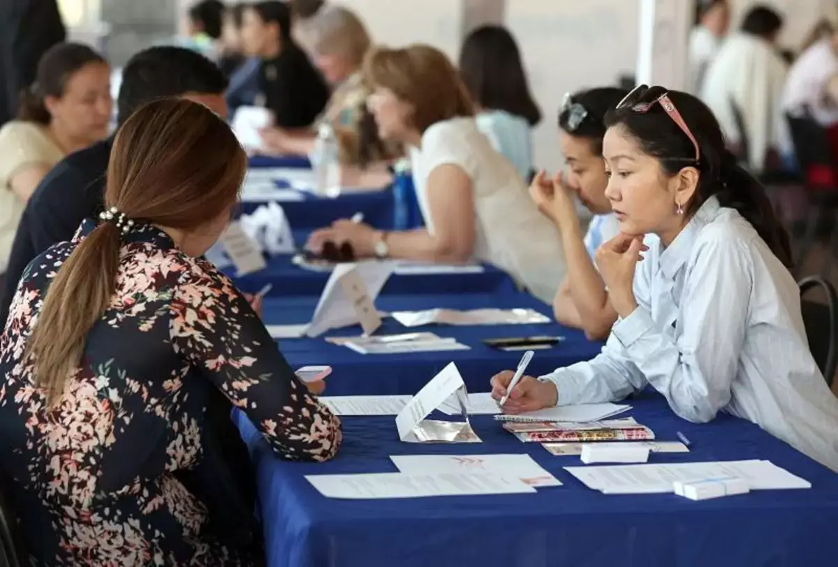 Казахстан меняет правила трудоустройства: Минтруда вводит жесткий отбор - новости на Lada.kz 17.04.2026