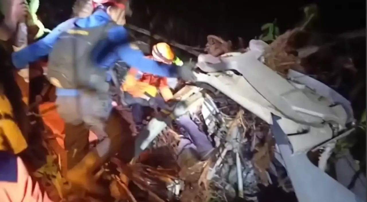 Индонезияда тікұшақ апатынан сегіз адам опат болды