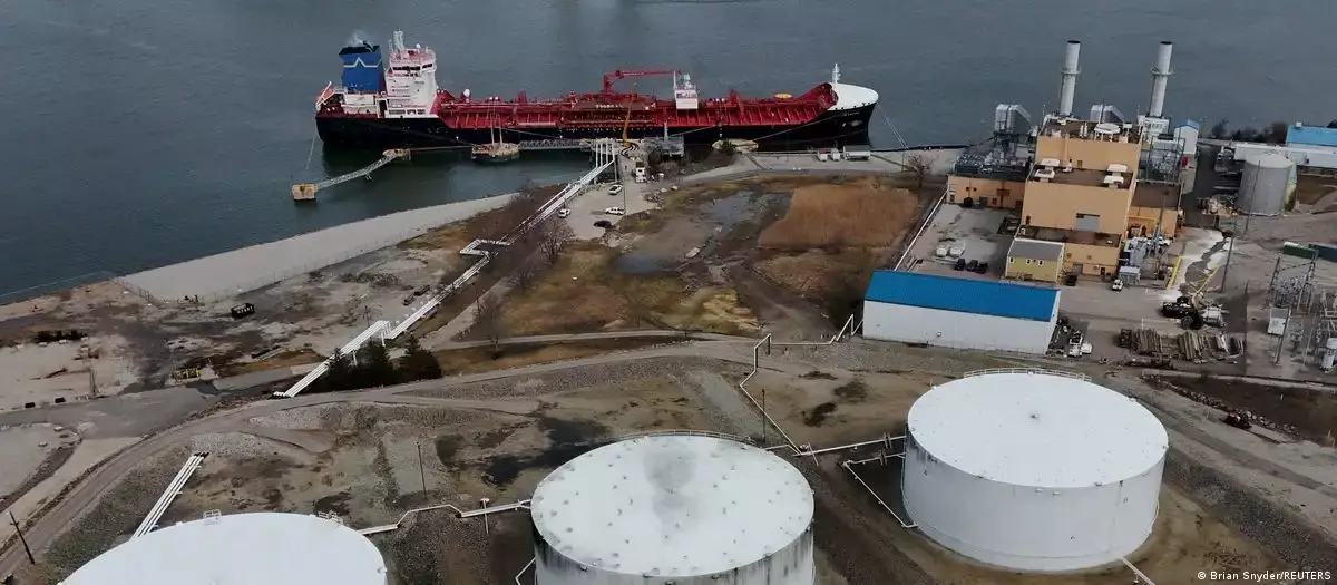 Иран открыл свободный проход через Ормузский пролив для торговых судов