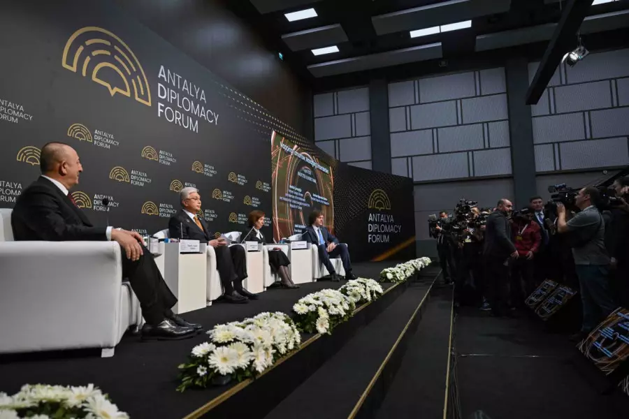 “Бізге осындай оң үлгі жетпей тұр“. Анталияда Тоқаевтың ұстанымы қолдау тапты