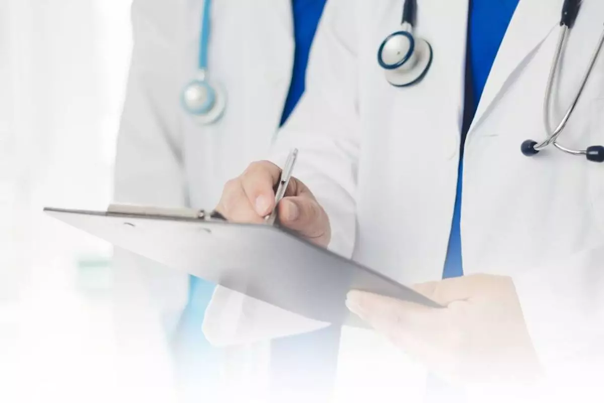 Из-за ошибок в платежах по ОСМС сотрудники в Атырау остаются без статуса застрахованных