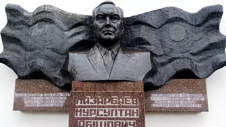 Украина билігі қазақстандық белсендінің Каменское қаласындағы Назарбаев бюстін бұзу туралы ұсынысын қолдамады