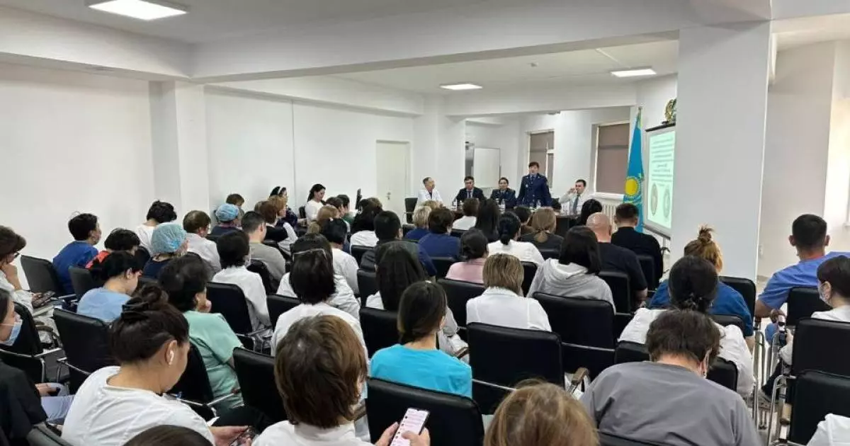  Нашақорлық, есірткі жасырушылардың қысқа «карьерасы» және дәрігерлердің қауіпсіздігі: елордада түсіндіру кездесуі өтті 