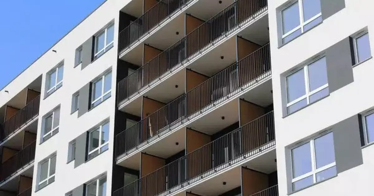  Ер адам мүгедек анасын төртінші қабаттан итеріп жіберді 