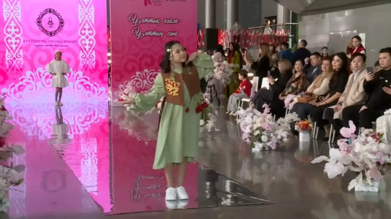 Национальные узоры в детской моде продемонстрировали в Астане