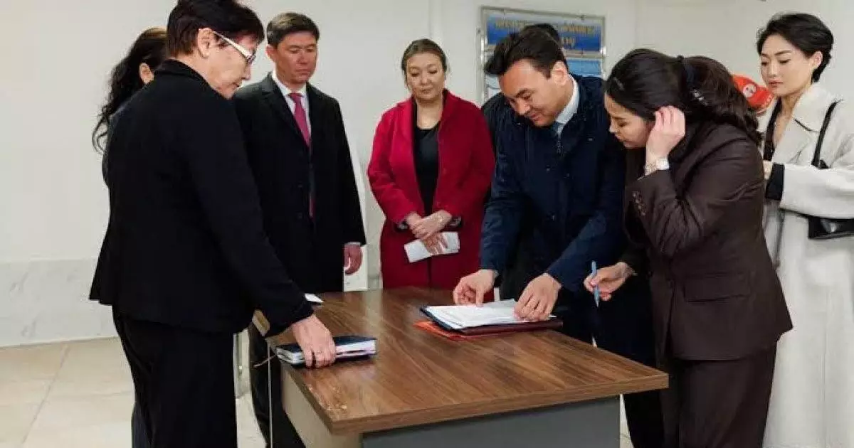  «Куда надо звонить?» – казахстанцы хотят вступить в партию «Әділет» 