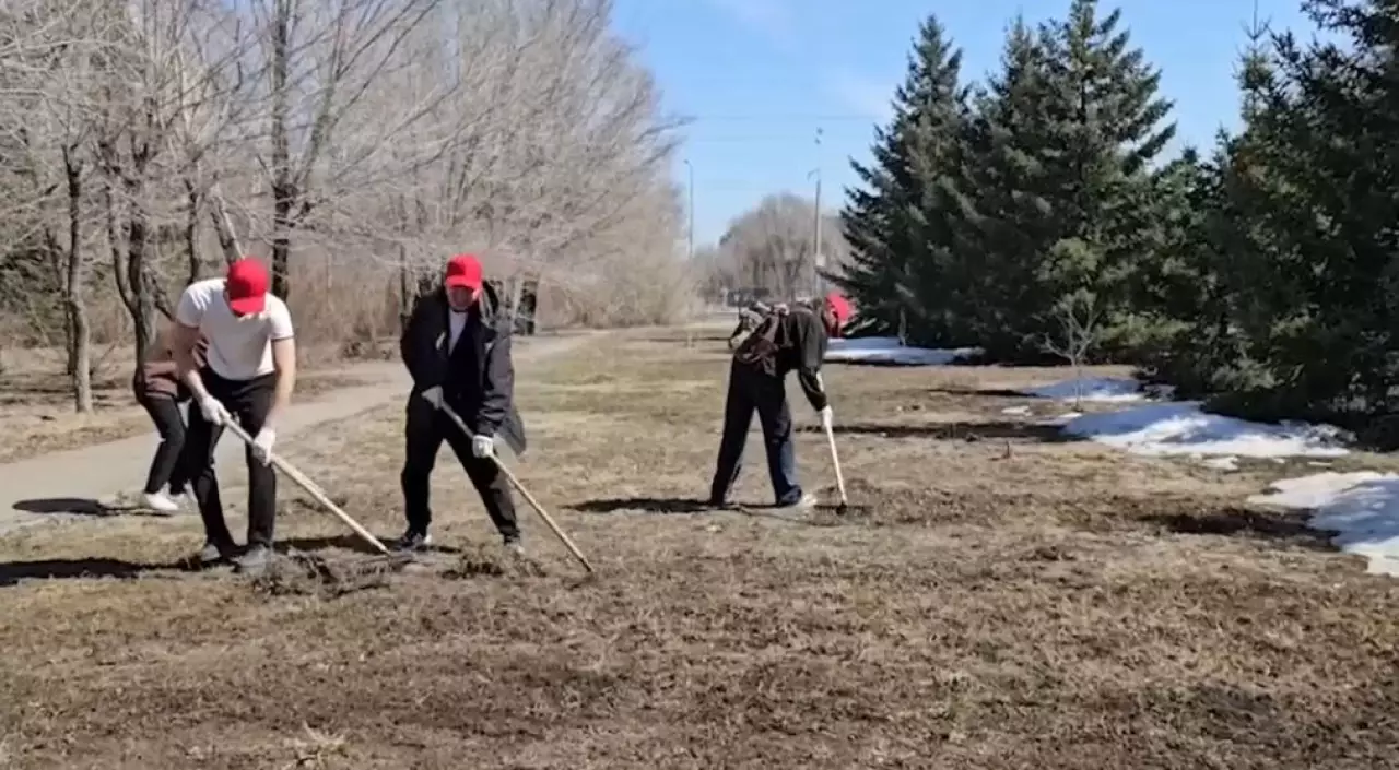 ШҚО-да 400 тоннаға жуық қоқыс шығарылды