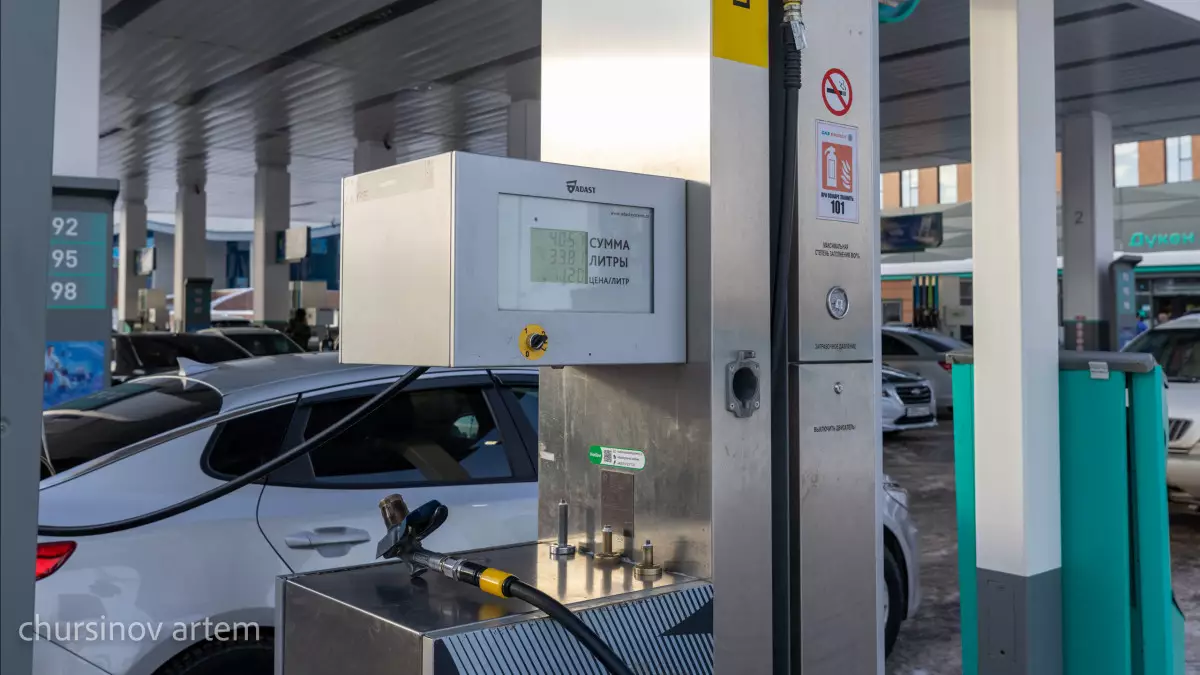 Казахстан продлевает запрет на вывоз бензина из страны