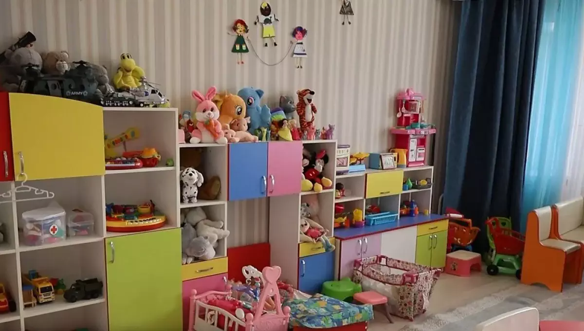 Шашынан сүйреп, төсекке лақтырған: Павлодарда балабақша тәрбиешісіне қатысты үкім шықты