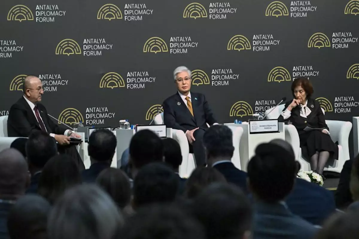 Токаев обозначил ключевые вызовы мировой политики на дипломатическом форуме