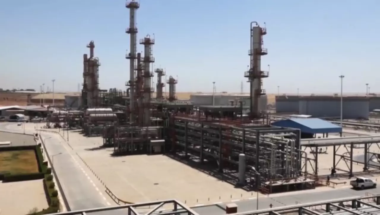 Нефть дешевеет в ожидании переговоров США и Ирана