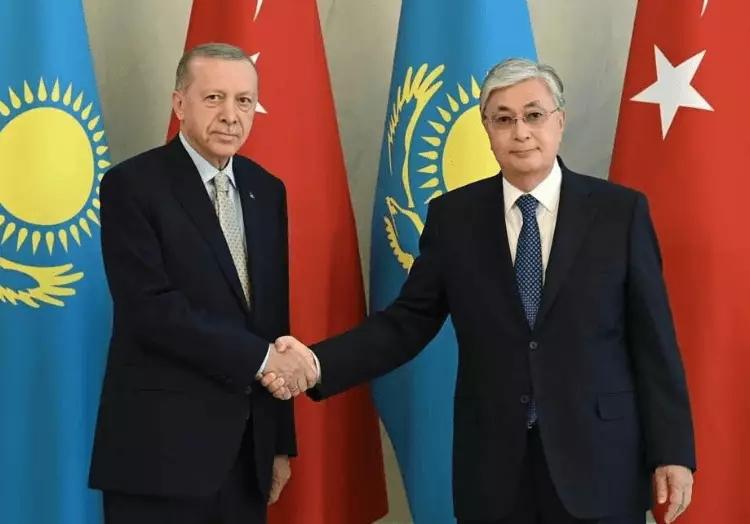 Токаев высоко оценил роль Эрдогана на Анталийском форуме