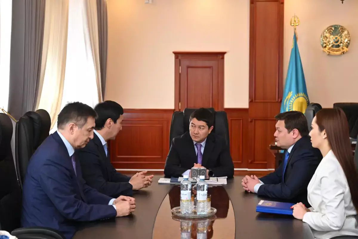 Аким Мангистауской области встретился с делегацией из Шымкента: выпускникам предлагают гранты на обучение - новости на Lada.kz 17.04.2026