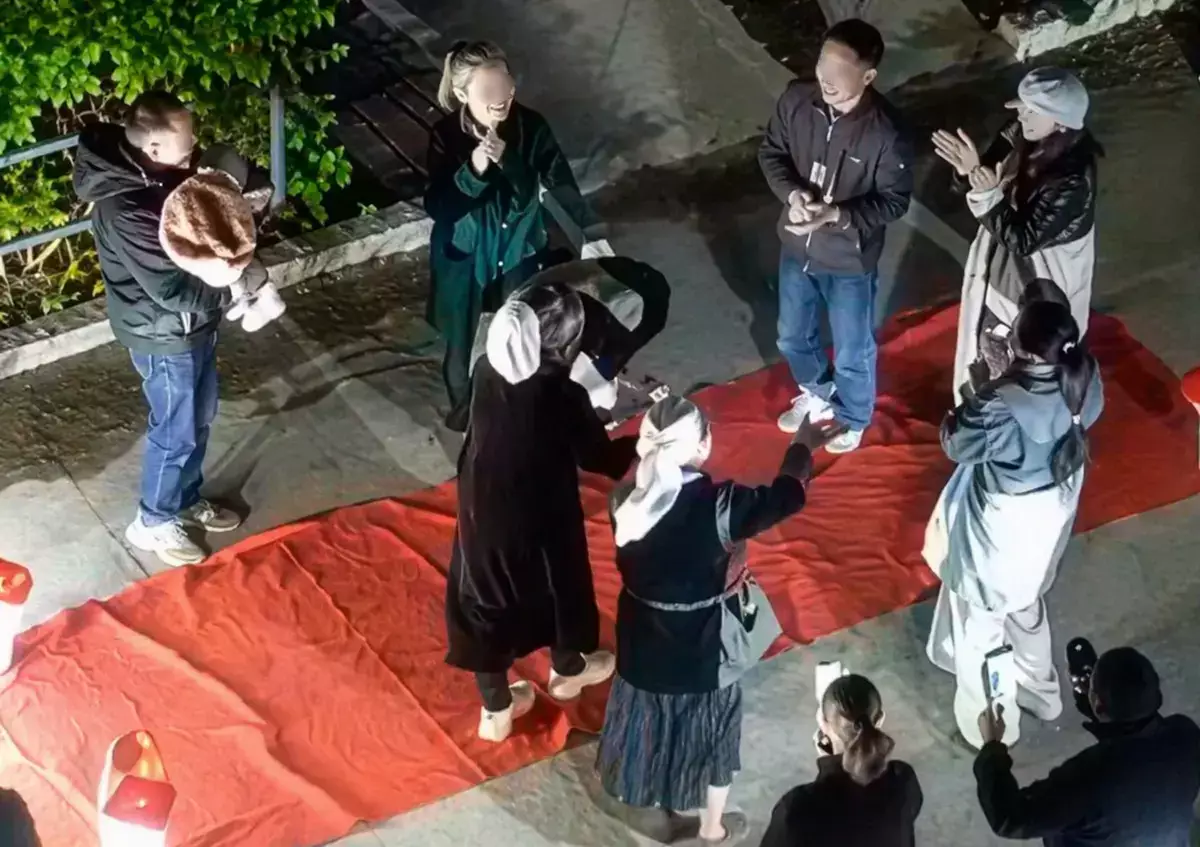 В Актау жильцы устроили шумное празднование юбилея во дворе и попали на штраф - новости на Lada.kz 17.04.2026