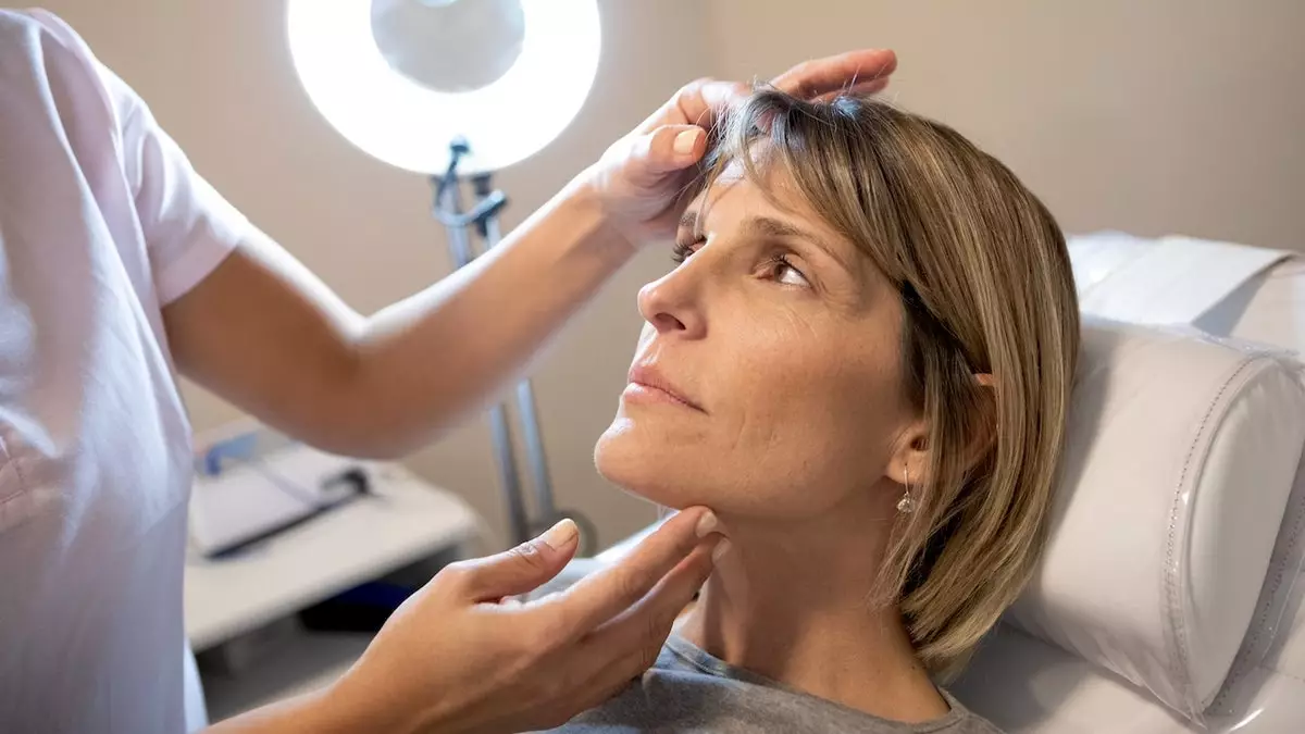 Дешёвые операции за рубежом могут привести к катастрофическим осложнениям, предупреждают врачи.