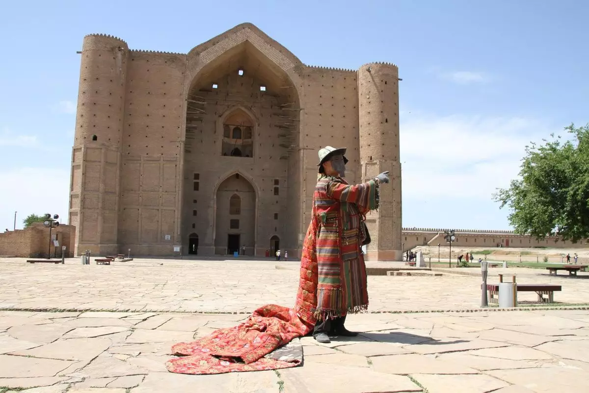 Казахстан представил архив тишины "Qoñyr" на Венецианской биеннале.