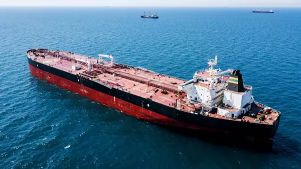 В Персидском заливе скопились тысячи судов с нефтью из-за ситуации в Ормузском проливе