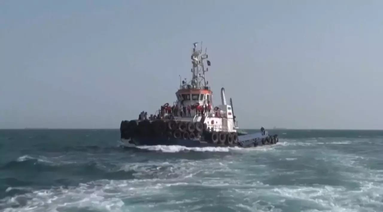 Ормуз бұғазынан кемелер баяу өтіп жатыр