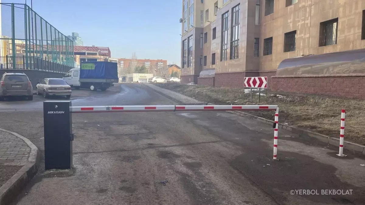 Астанадағы шлагбаум дауы: қауіпсіздік пе, әлде кедергі ме? - репортаж